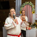Ведущий Роман Глуховский в древнерусской рубахе